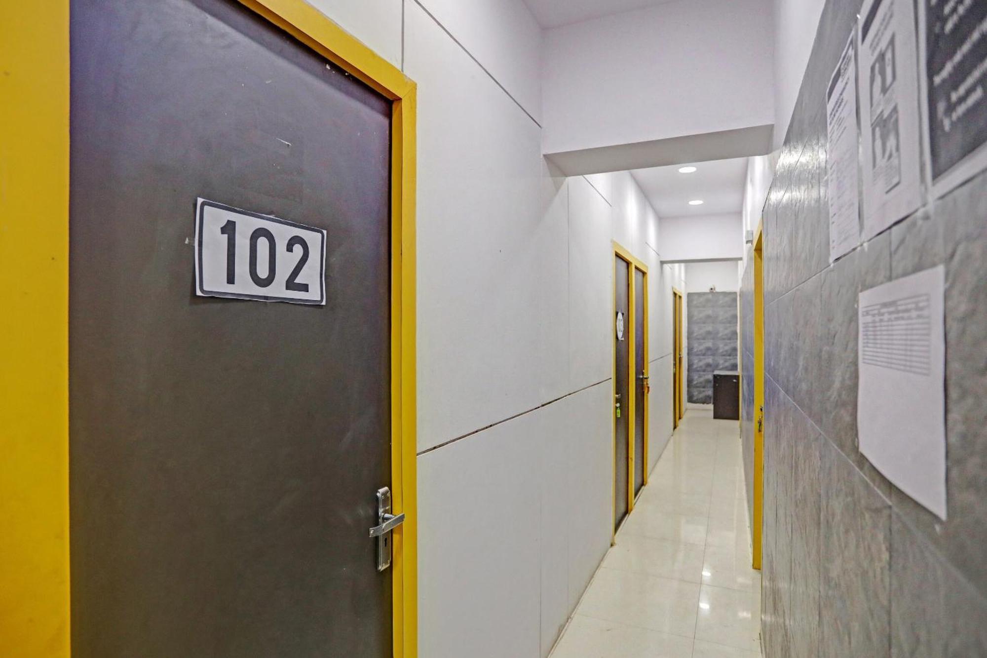 Hotel O North Campus New Delhi Exterior photo